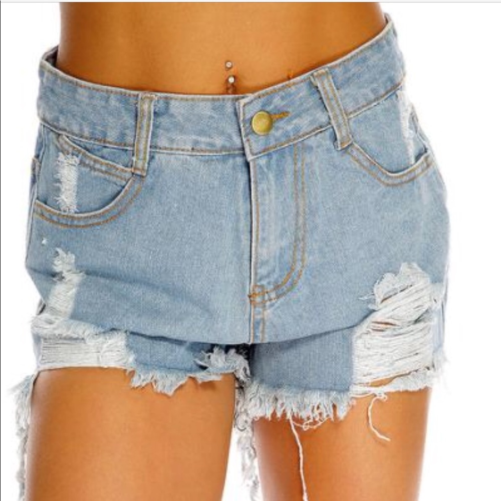AMI clubwear light wash denim shorts size: large